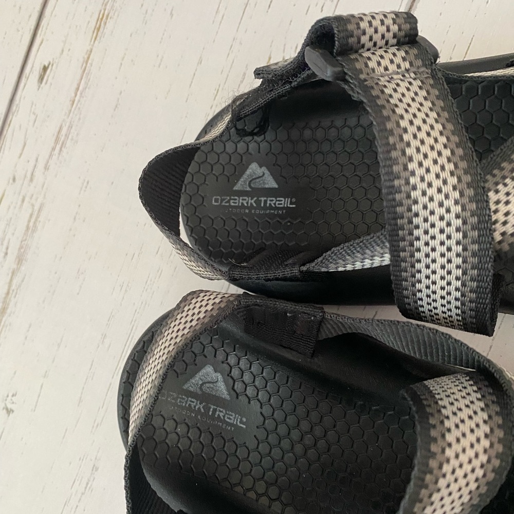 Women’s ozark trail sandals size 8 - Picture 2 of 5